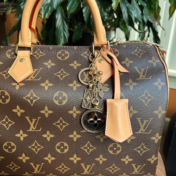 RUSTIC CLOVER Bag Charm Black and Gold Tone - Picture 6 of 9